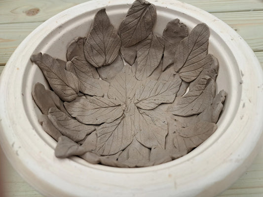 Clay crafts can be created during workshops at Carey’s, handmade pottery and sculpted pieces, offering a creative and hands-on experience in a nature-inspired setting